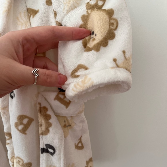 Baby Robe (size 6-12 months) - Picture 2 of 4